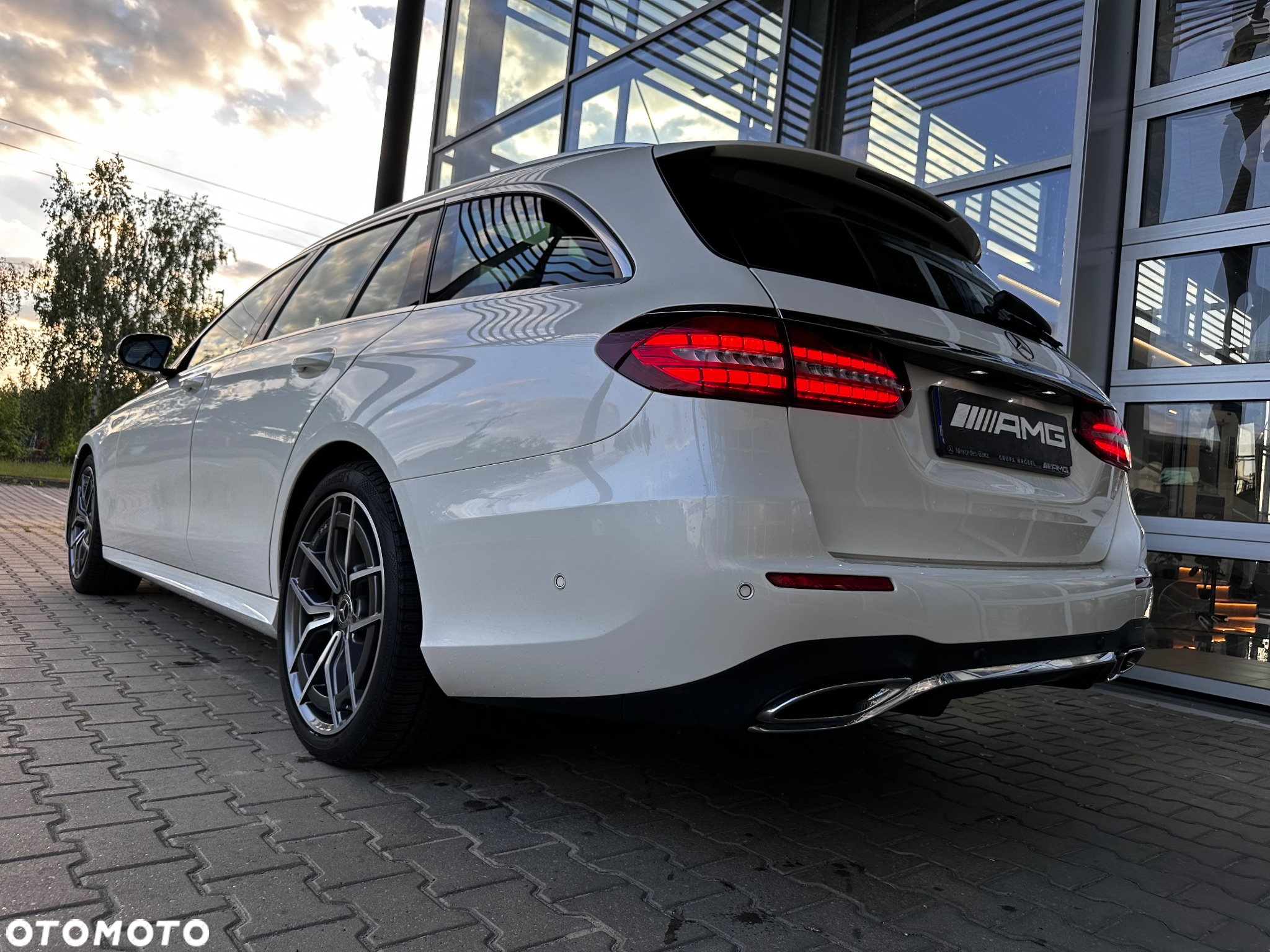 Mercedes-Benz Klasa E 220 d 4-Matic AMG/Avantgarde - 23