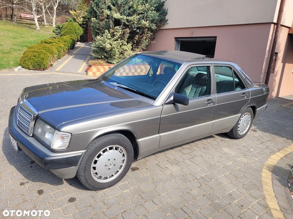 Mercedes-Benz W201 (190) - 1