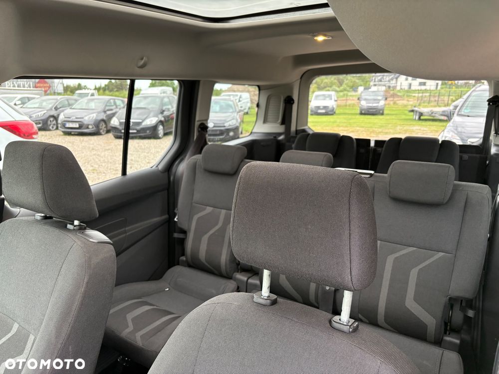 Ford Tourneo Connect Grand - 29
