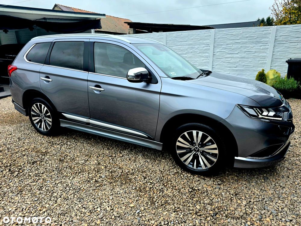 Mitsubishi Outlander 2.0 Instyle + 4WD CVT - 37