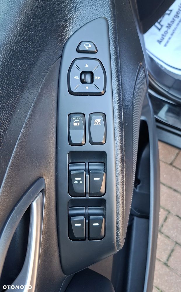 Hyundai ix35 1.6 2WD Fifa World Cup Edition - 29