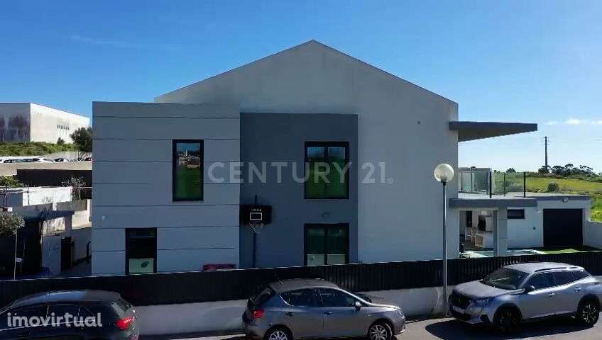 Moradia, 244 m², Porto Salvo - Grande imagem: 3/3