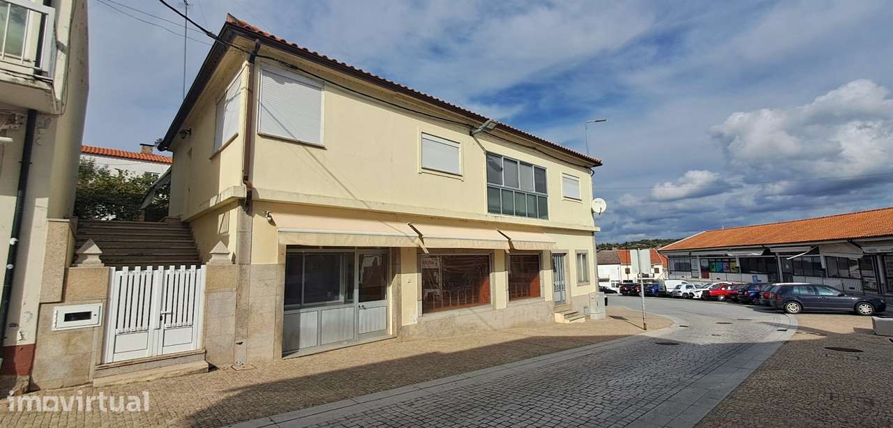 Moradia T5 com garagem e jardim em Miranda do Douro - Grande imagem: 3/60