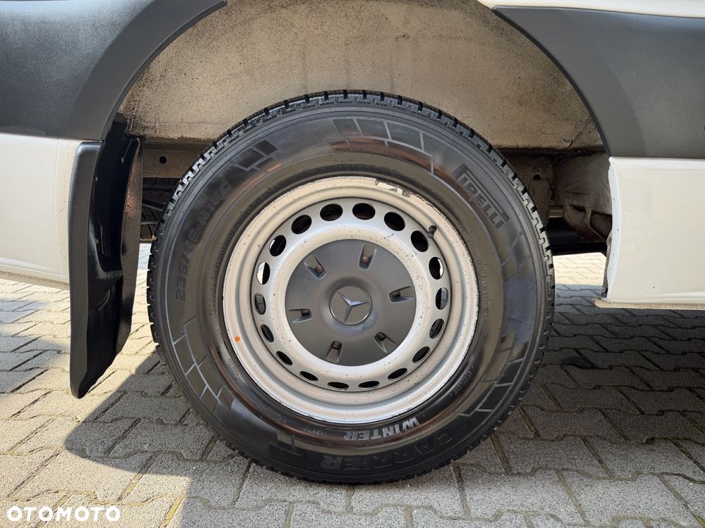 Mercedes-Benz Sprinter - 25