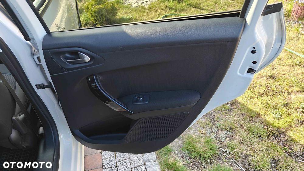 Peugeot 208 1.2 PureTech GPF Signature S&S - 18