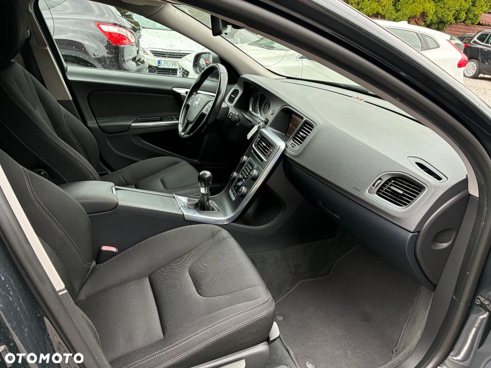 Volvo V60 D2 Base - 12