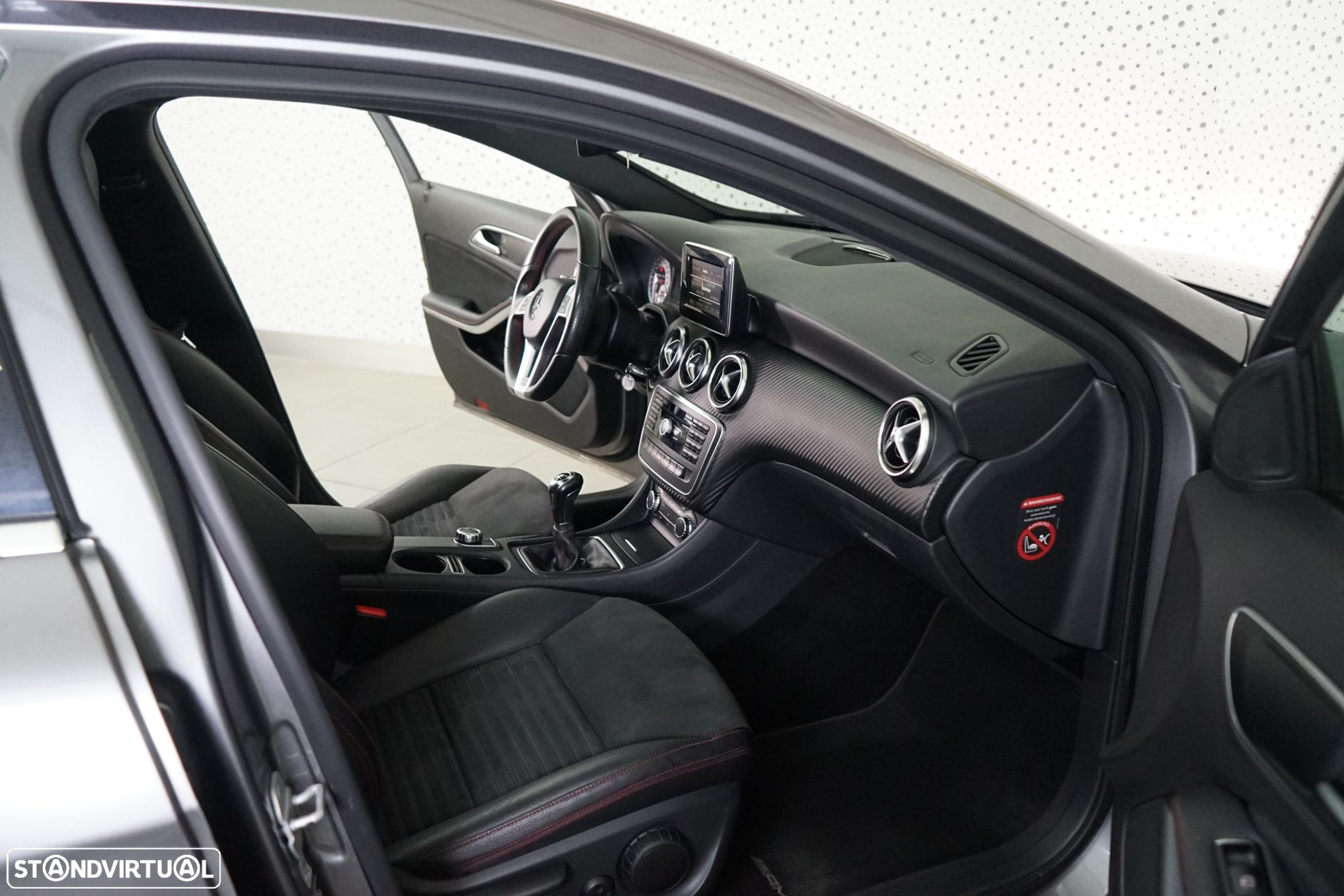 Mercedes-Benz A 180 d AMG Line - 33