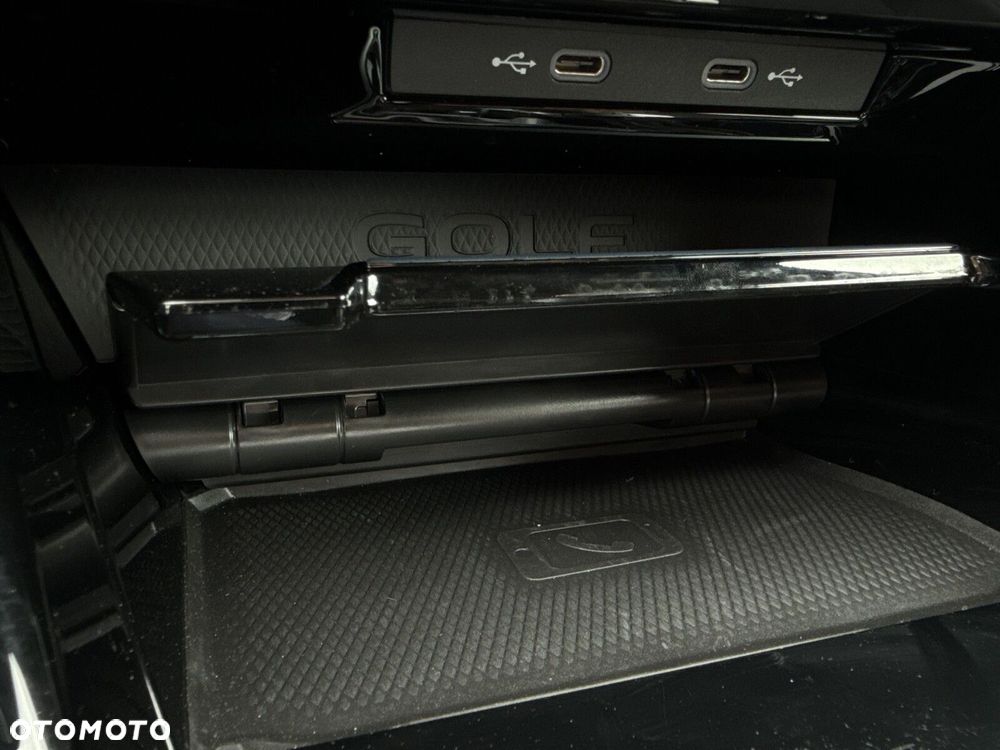 Volkswagen Golf - 22