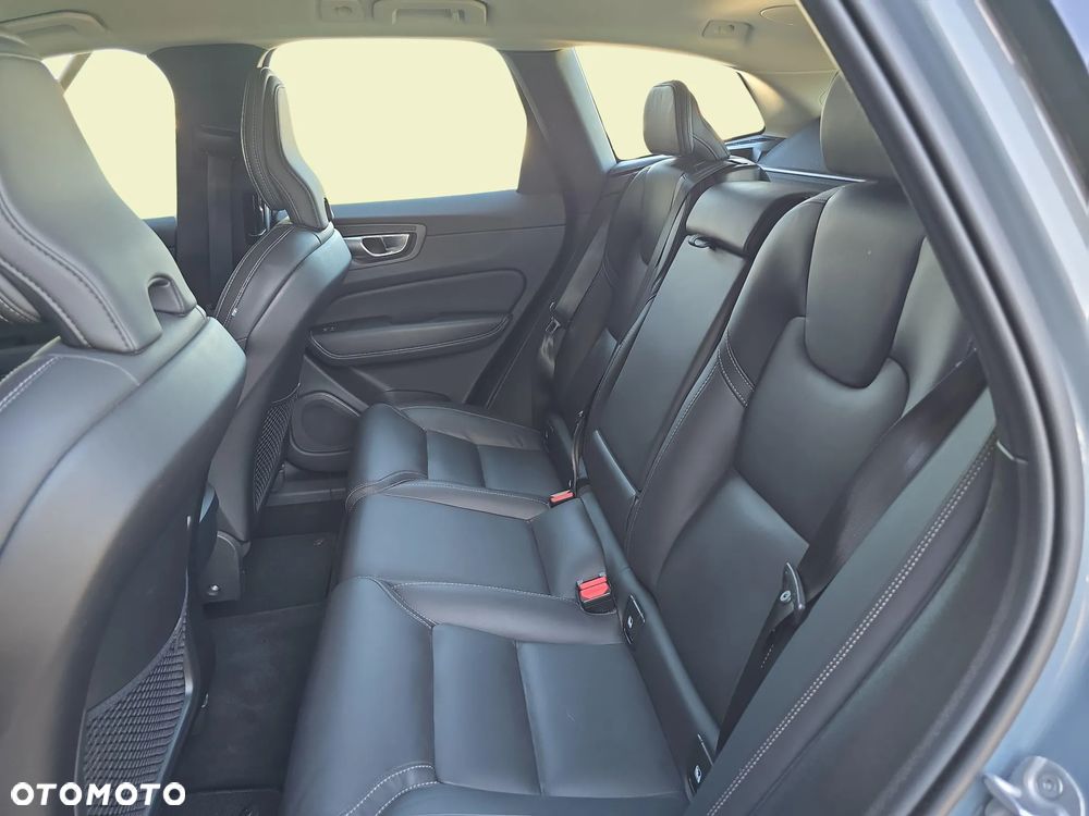 Volvo XC 60 B4 D AWD Plus Dark - 25