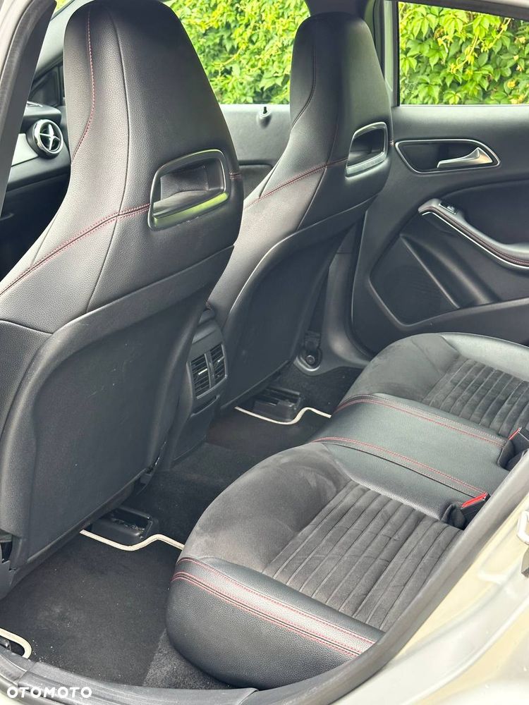 Mercedes-Benz GLA 180 d 7G-DCT AMG Line - 8
