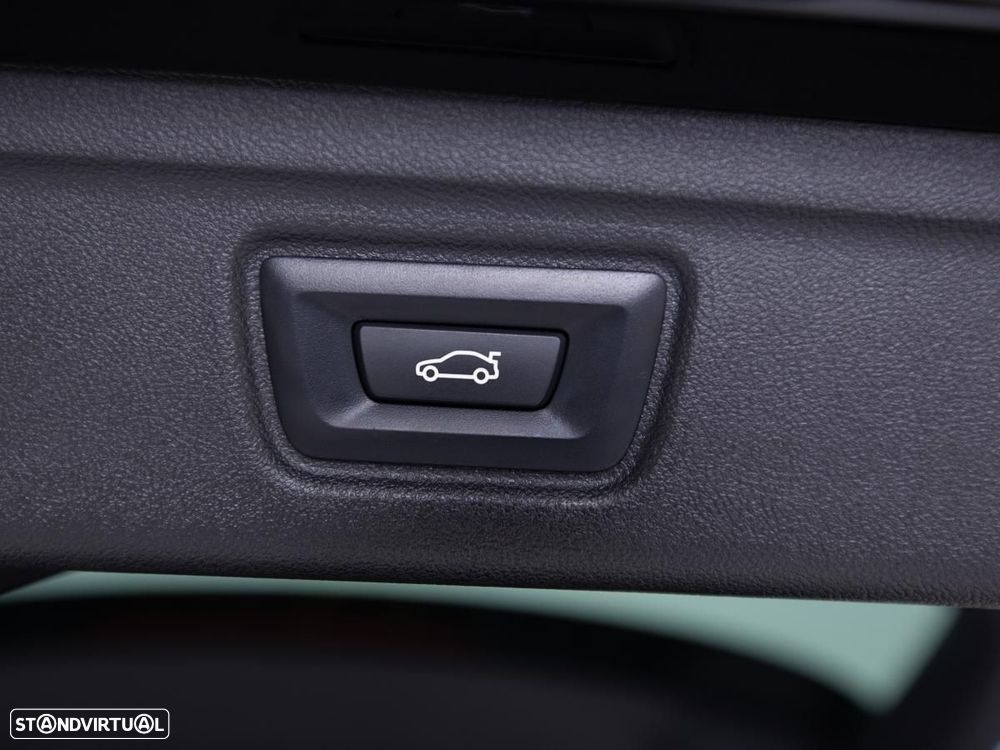 BMW 320 e Pack Desportivo M Auto - 18