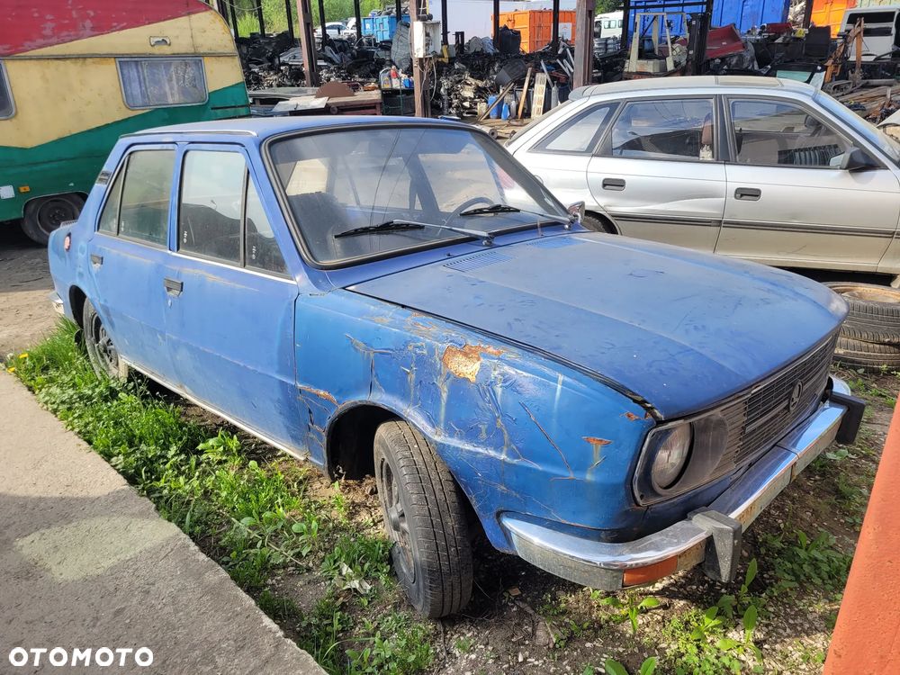 SKODA 105L fotel fotele kanapa deska kokpit podsufitka boczek boczki klamka podłokietnik licznik prędkościomierz panel - 1