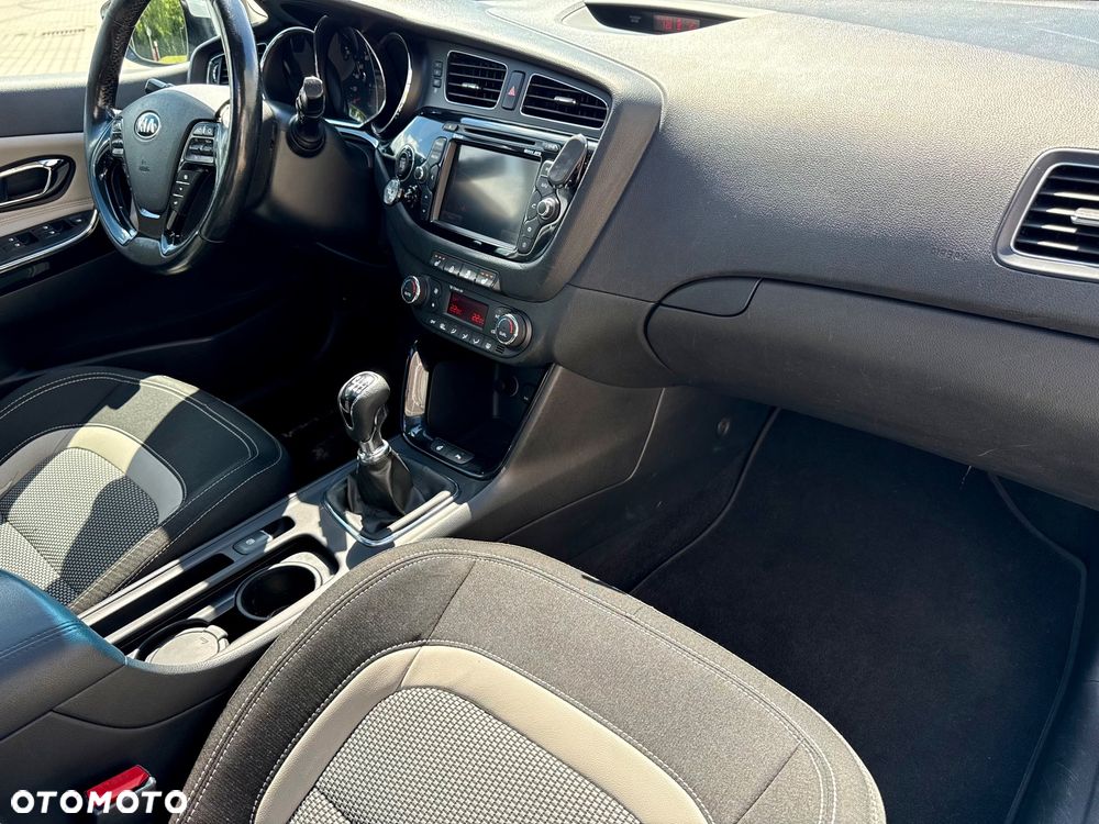 Kia Ceed 1.6 CRDi 128 Platinum Edition - 22