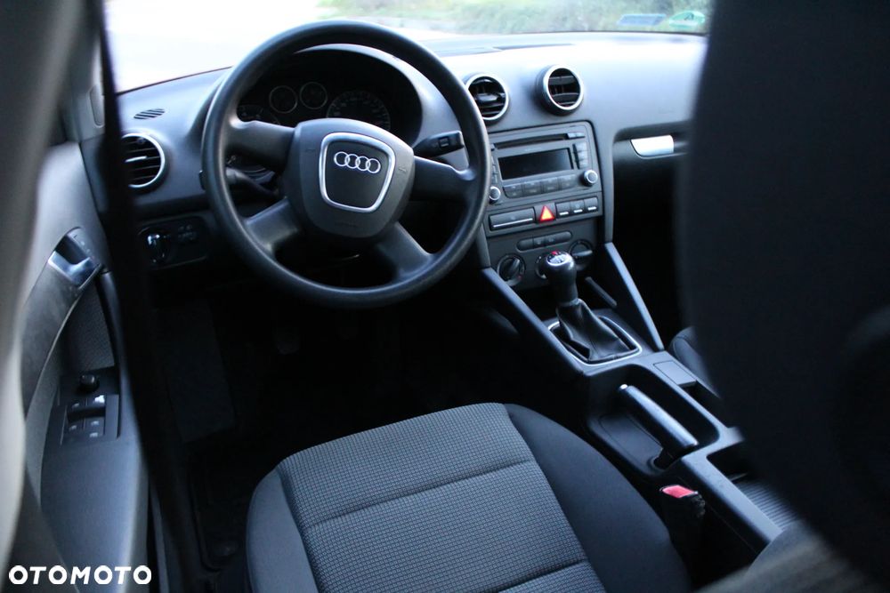 Audi A3 Sportback 1.6 Ambiente - 15