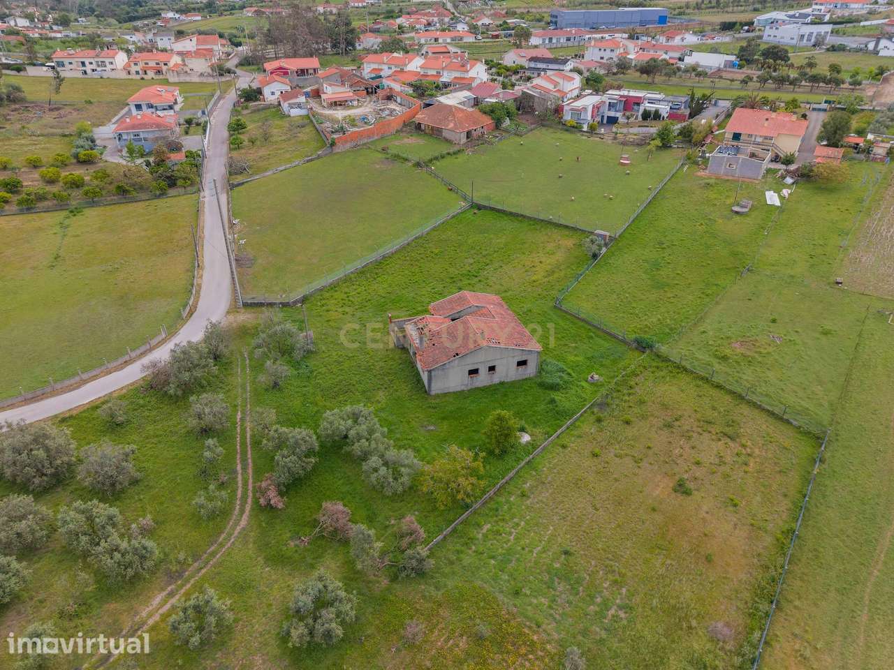 Terreno com Moradia em Construção - Grande imagem: 4/9