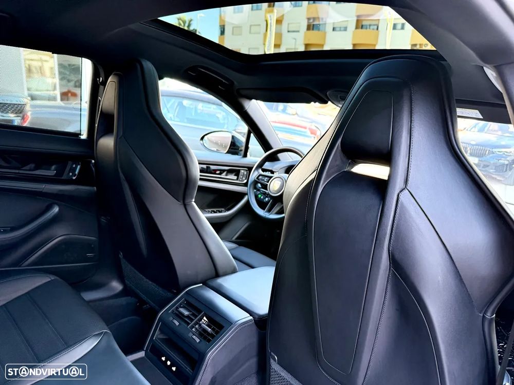 Porsche Panamera 4 E-Hybrid - 37