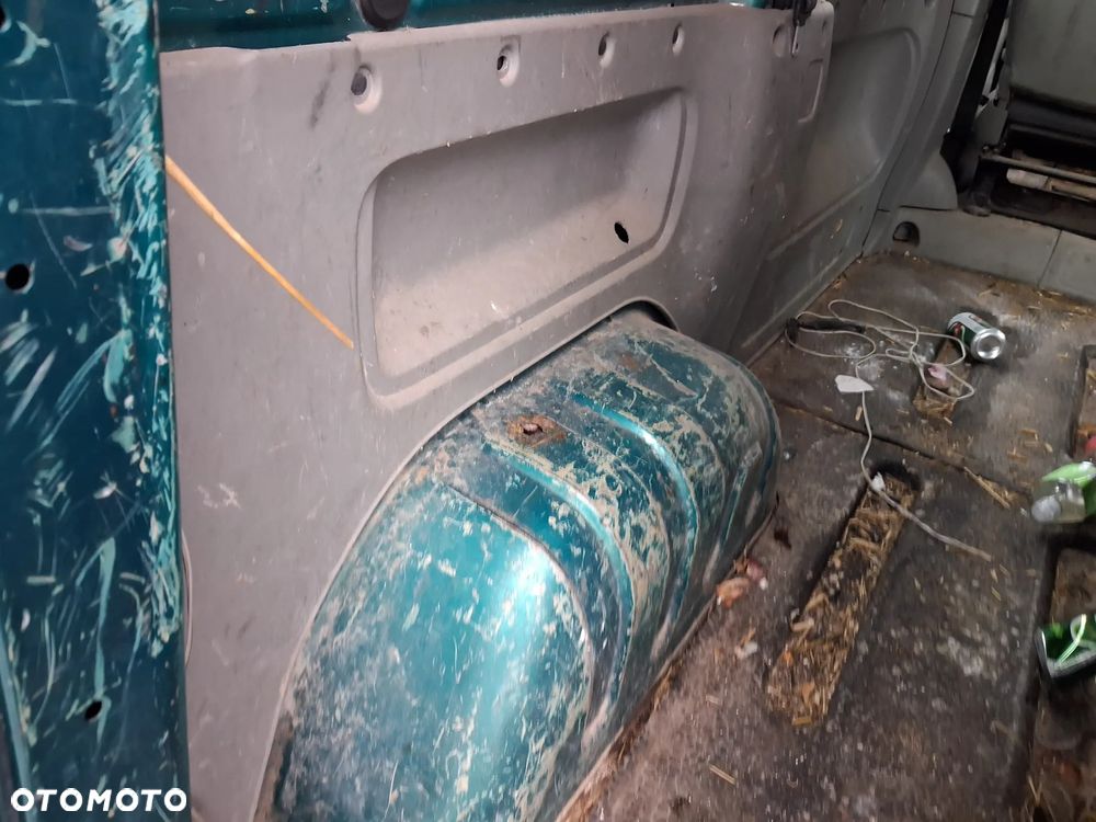 Renault Traffic I Opel Vivaro 01-07 silnik kompletny 1.9 DCi F9Q 101KM F9Q760 skrzynia biegów 6 biegów PK6 375 drzwi maska klapa błotnik lampa lusterko szyba czołowa drzwi tył tylne zamek listwa atrapa podstawa czujnik przewód wiązka rura turbina intercooler lewarek maglownica zwrotnica zacisk podstawa stopień manetka panel wyświetlacz ramka boczek fotel ława pas pompa sterownik moduł felga sanki belka mechanizm NA CZĘŚCI WSZYSTKIE CZĘŚCI - 26
