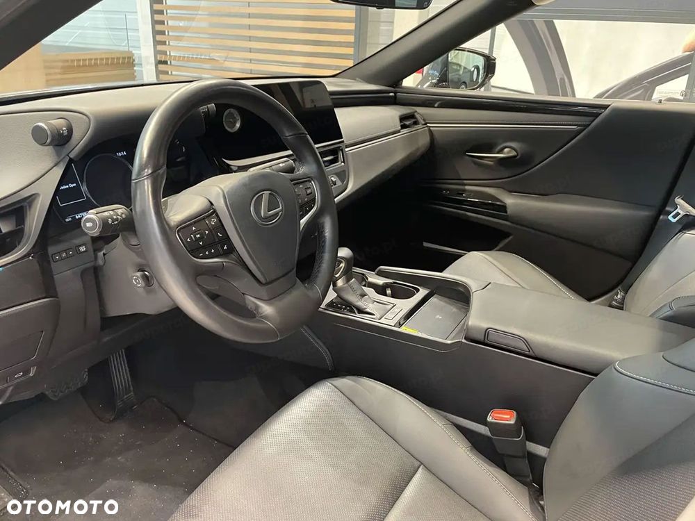 Lexus ES 300h F Sport Design - 11