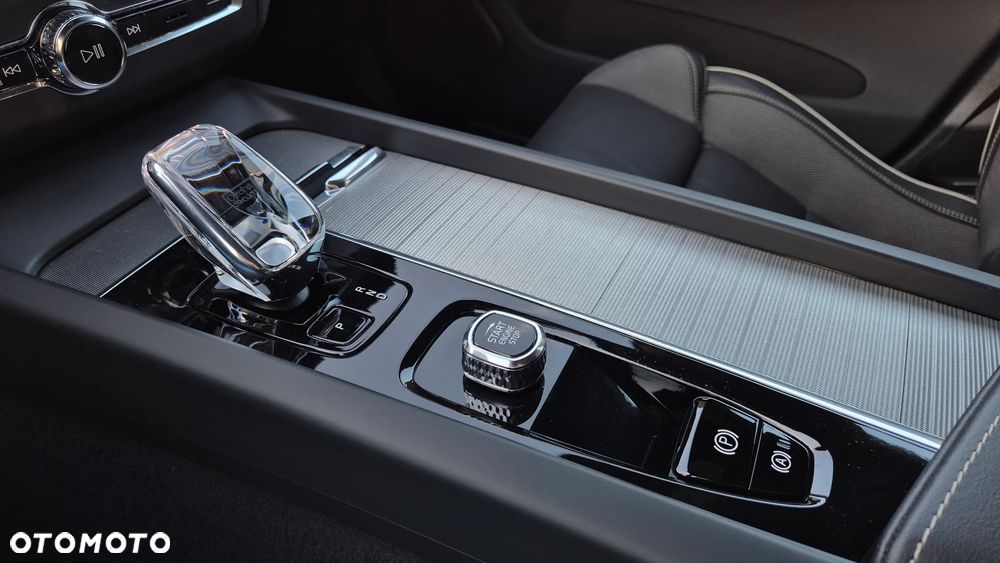 Volvo XC 60 T6 Plug-In Hybrid AWD Plus Bright - 31