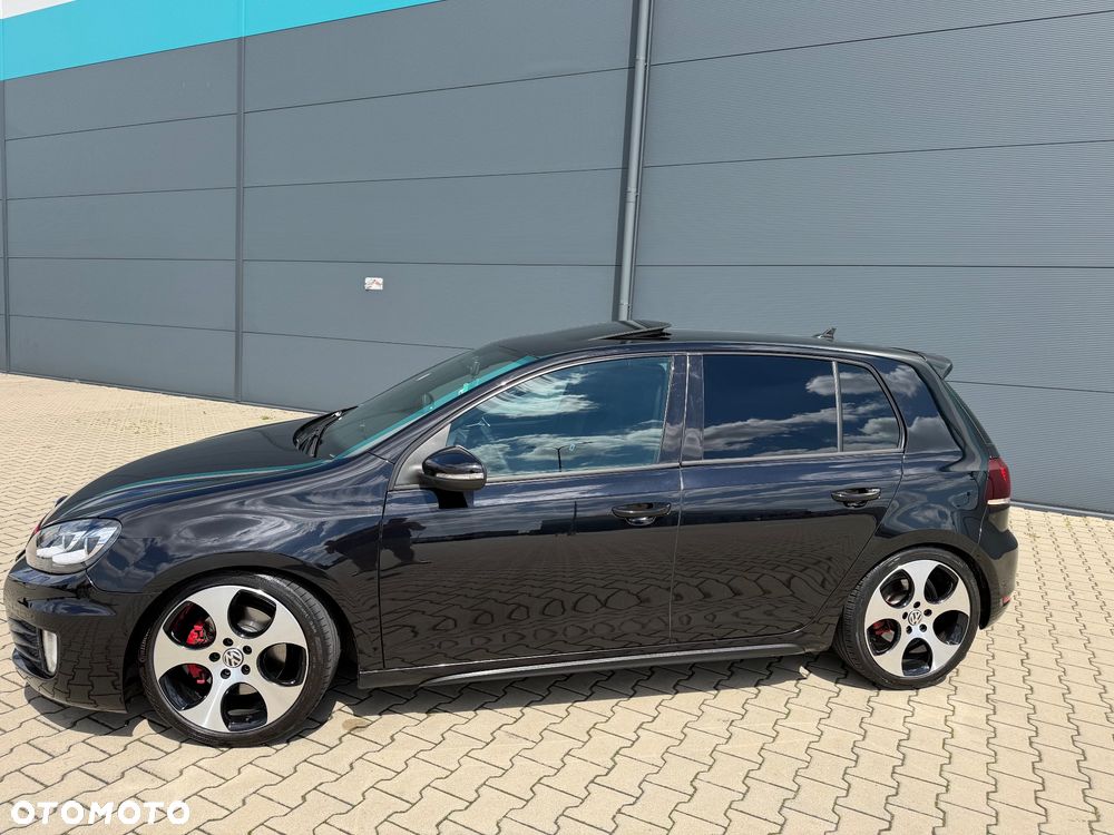Volkswagen Golf - 6