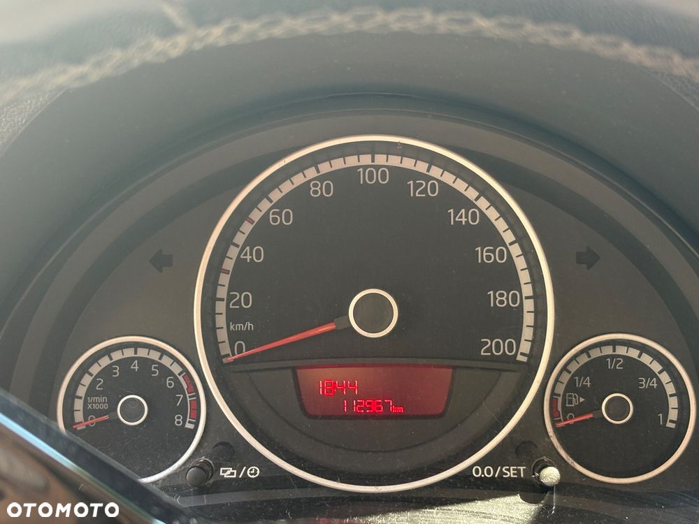 Volkswagen up! BlueMotion Technology colour fortana red - 6