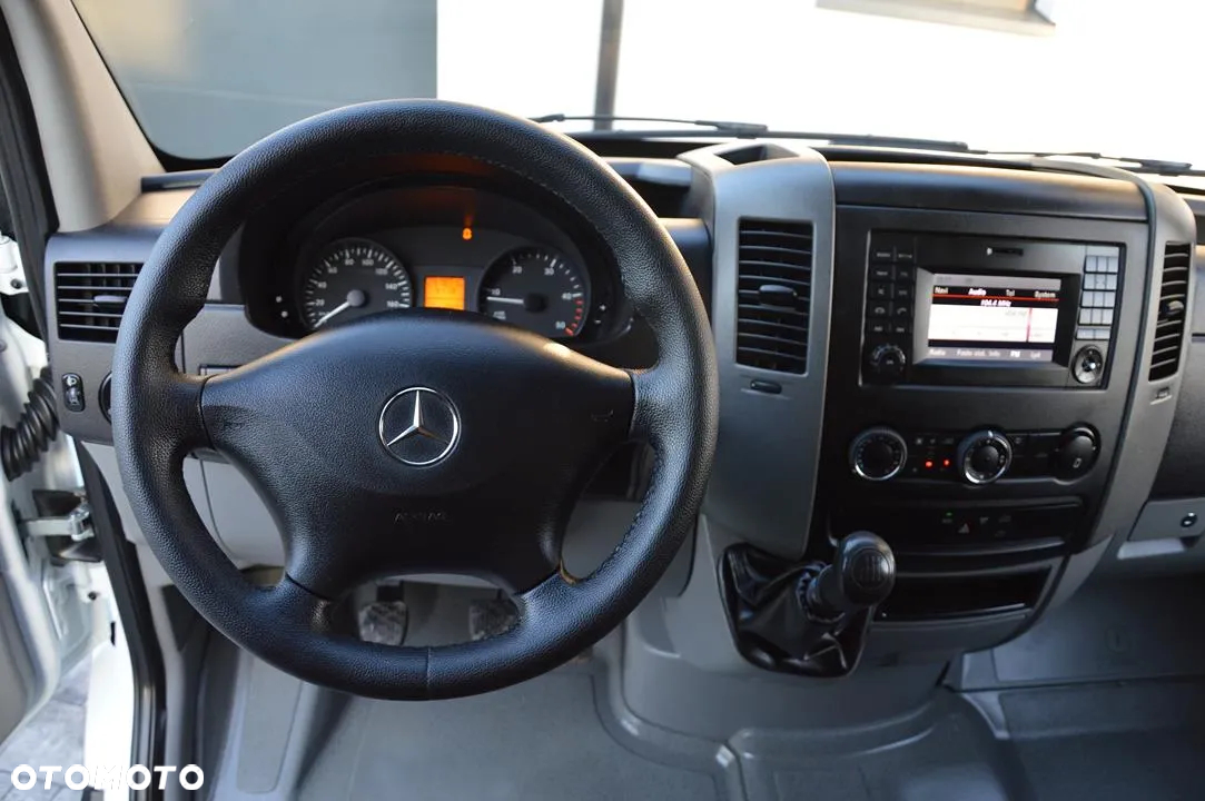 Mercedes-Benz Sprinter - 16