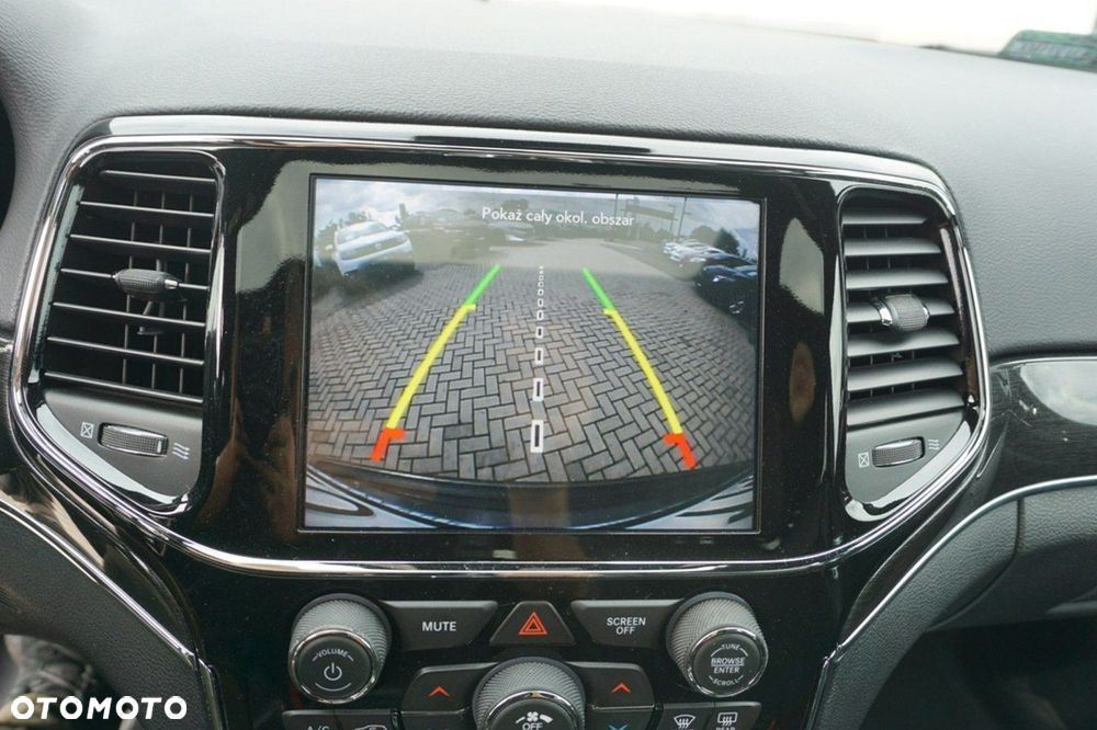 Jeep Grand Cherokee - 30