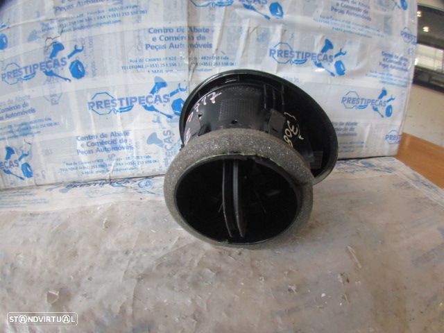 Grelha Friso 8X1820951 AUDI A1 SPORTBACK 8X FASE 2  2017 1.6TDI 115CV 5P PRETO MEIO GRE VENTILAÇÃO - 2