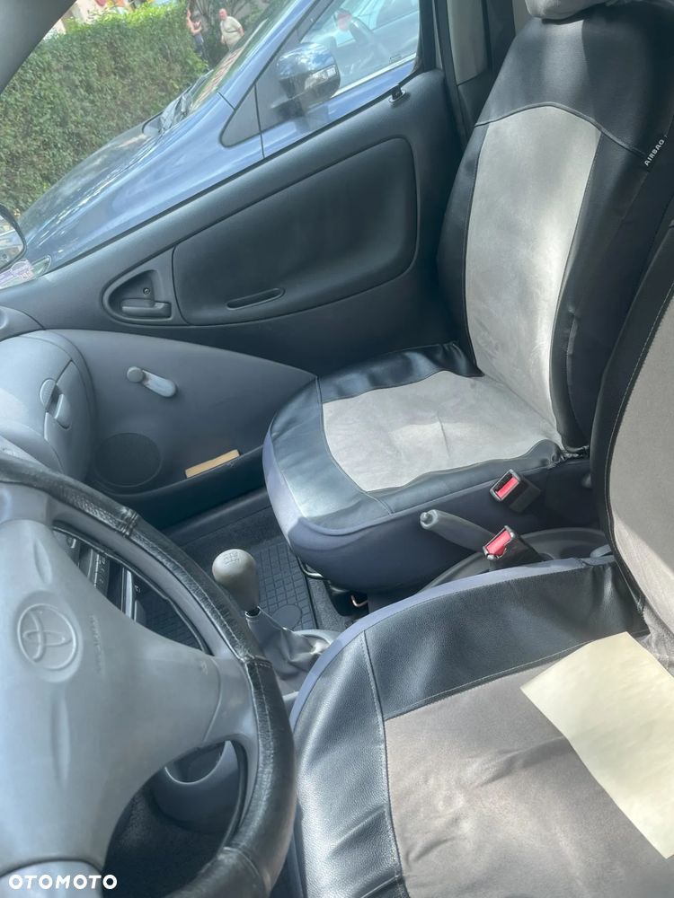 Toyota Yaris 1.0 Base - 7