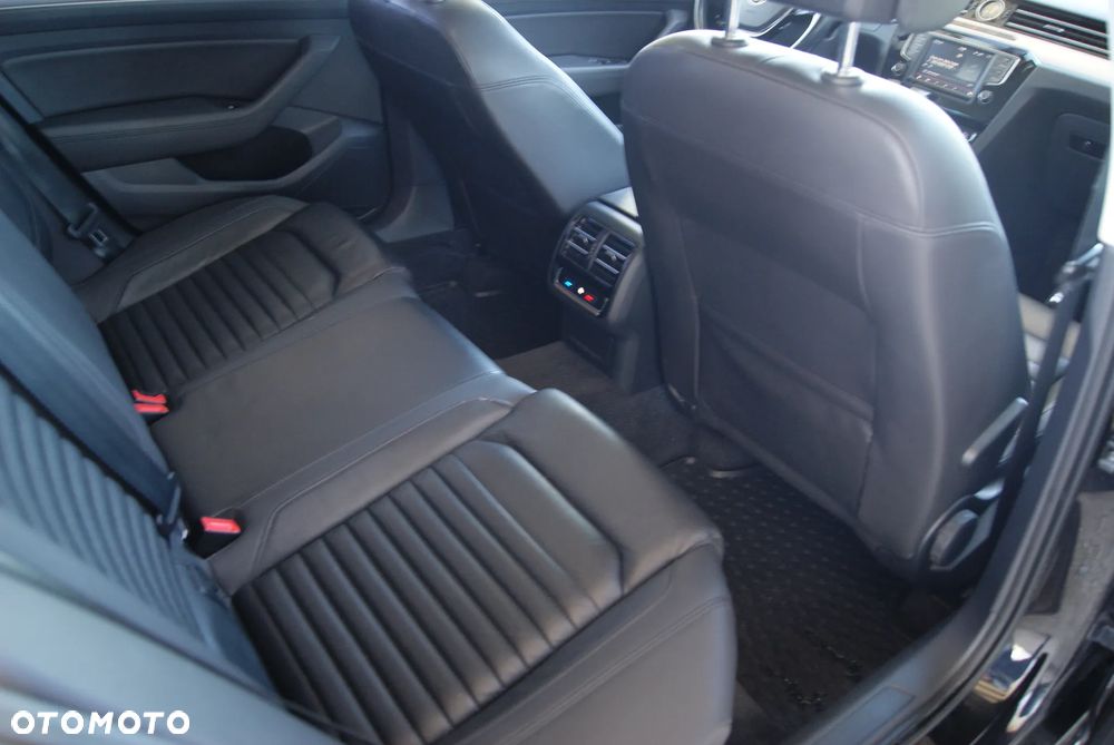 Volkswagen Passat 2.0 TDI (BlueMotion Technology) DSG Highline - 22