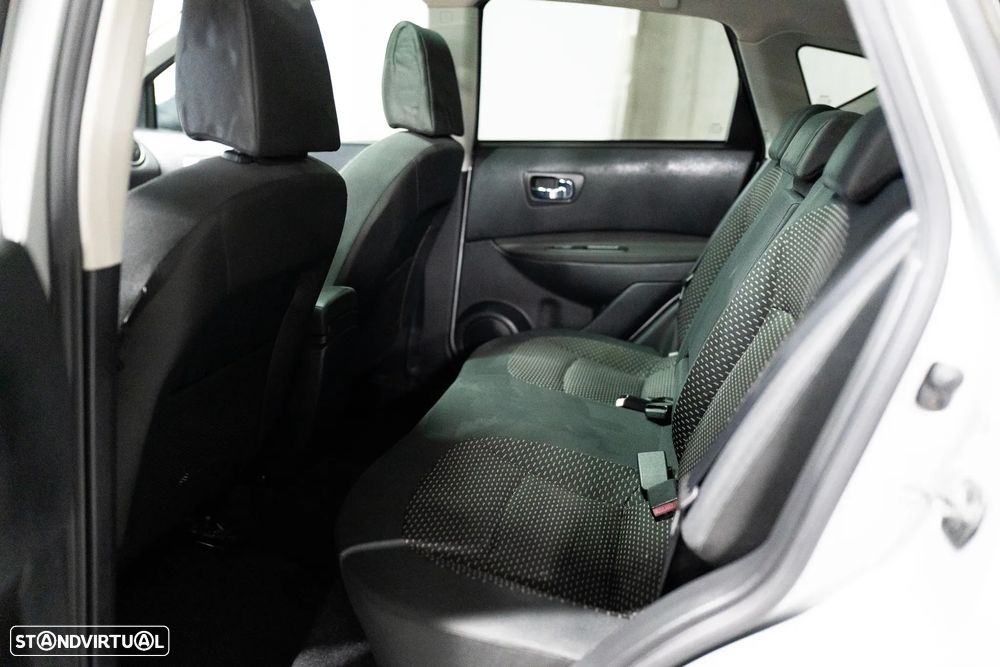 Nissan Qashqai 2.0 Acenta CVT - 29