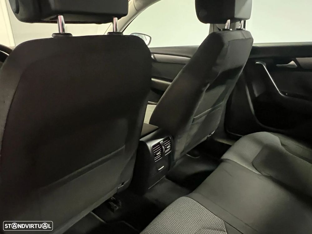 VW Passat 1.6 TDI BlueMotion - 23