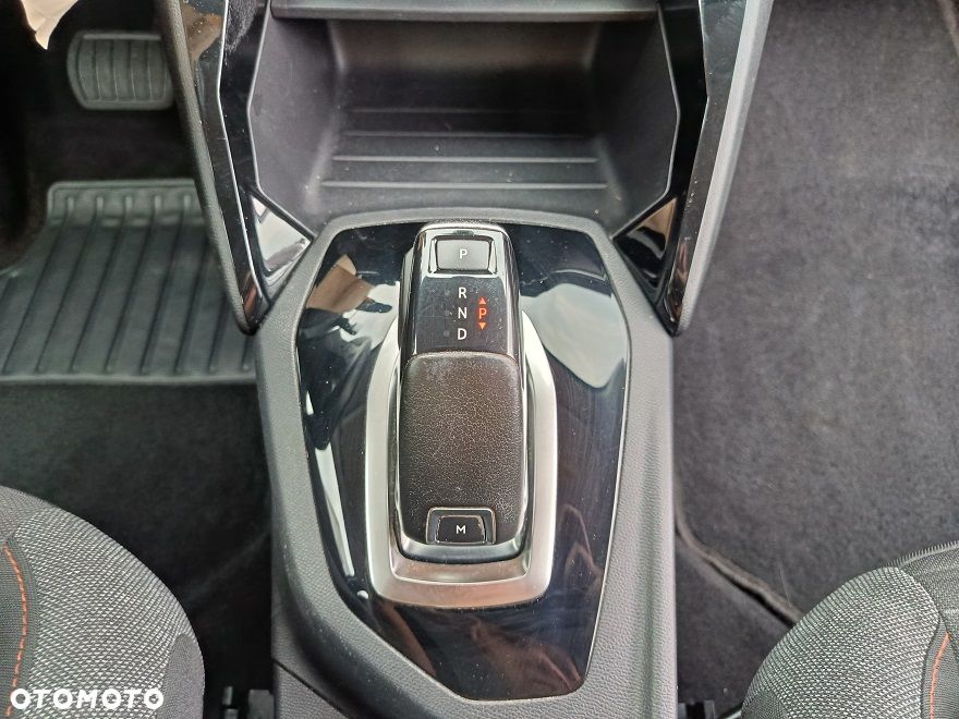 Peugeot 208 - 12