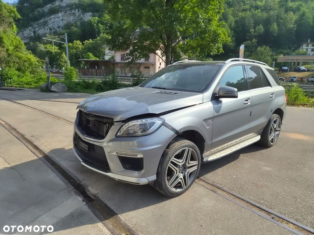 Mercedes-Benz ML 63 AMG 4-Matic - 3