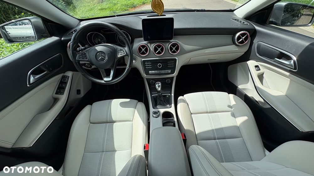 Mercedes-Benz CLA 180 - 19