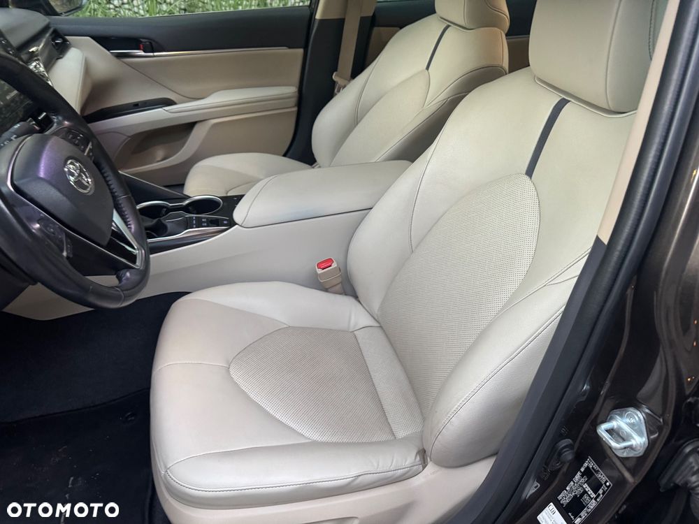 Toyota Camry 2.5 Hybrid Executive CVT - 20