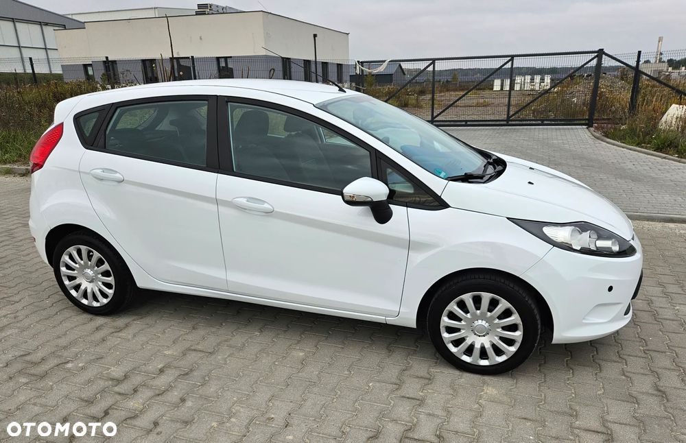Ford Fiesta 2010 photo 2