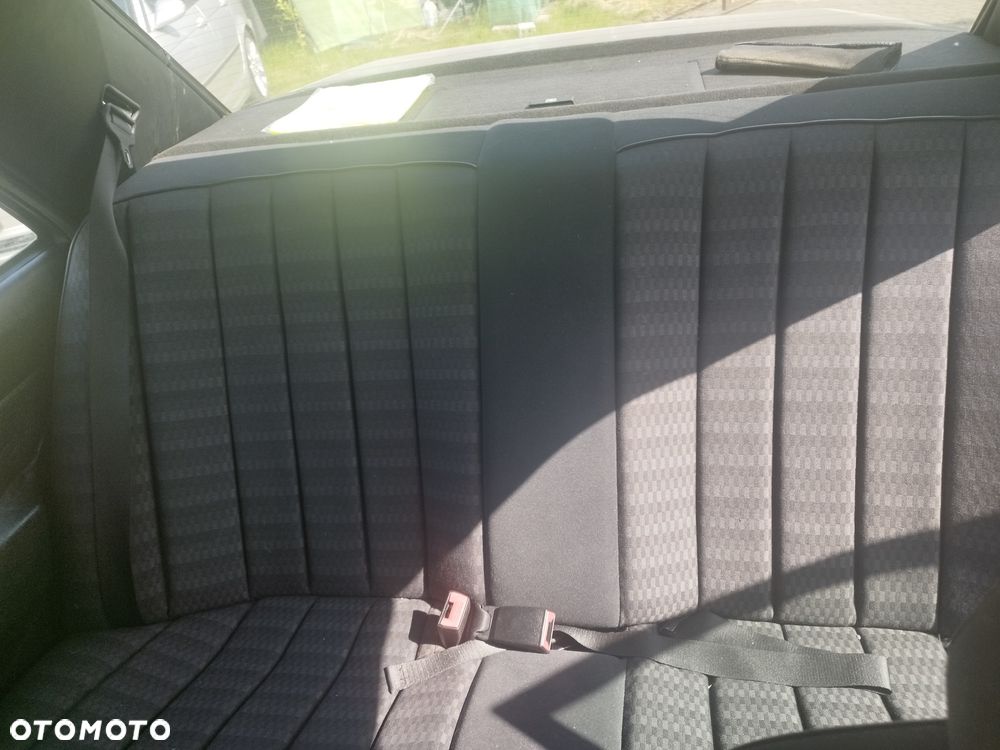 Mercedes-Benz W201 (190) - 8