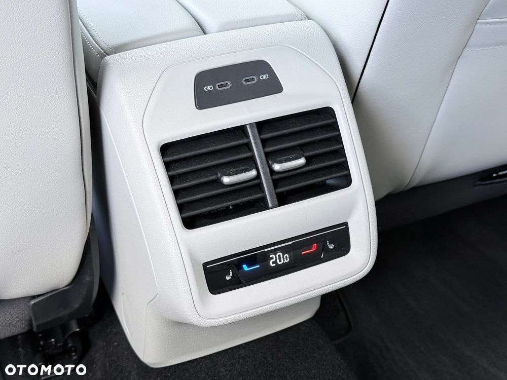Volkswagen Passat Variant 2.0 TDI SCR DSG Elegance - 30