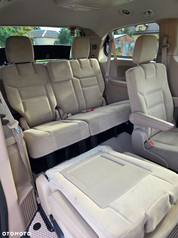 Dodge Grand Caravan - 11