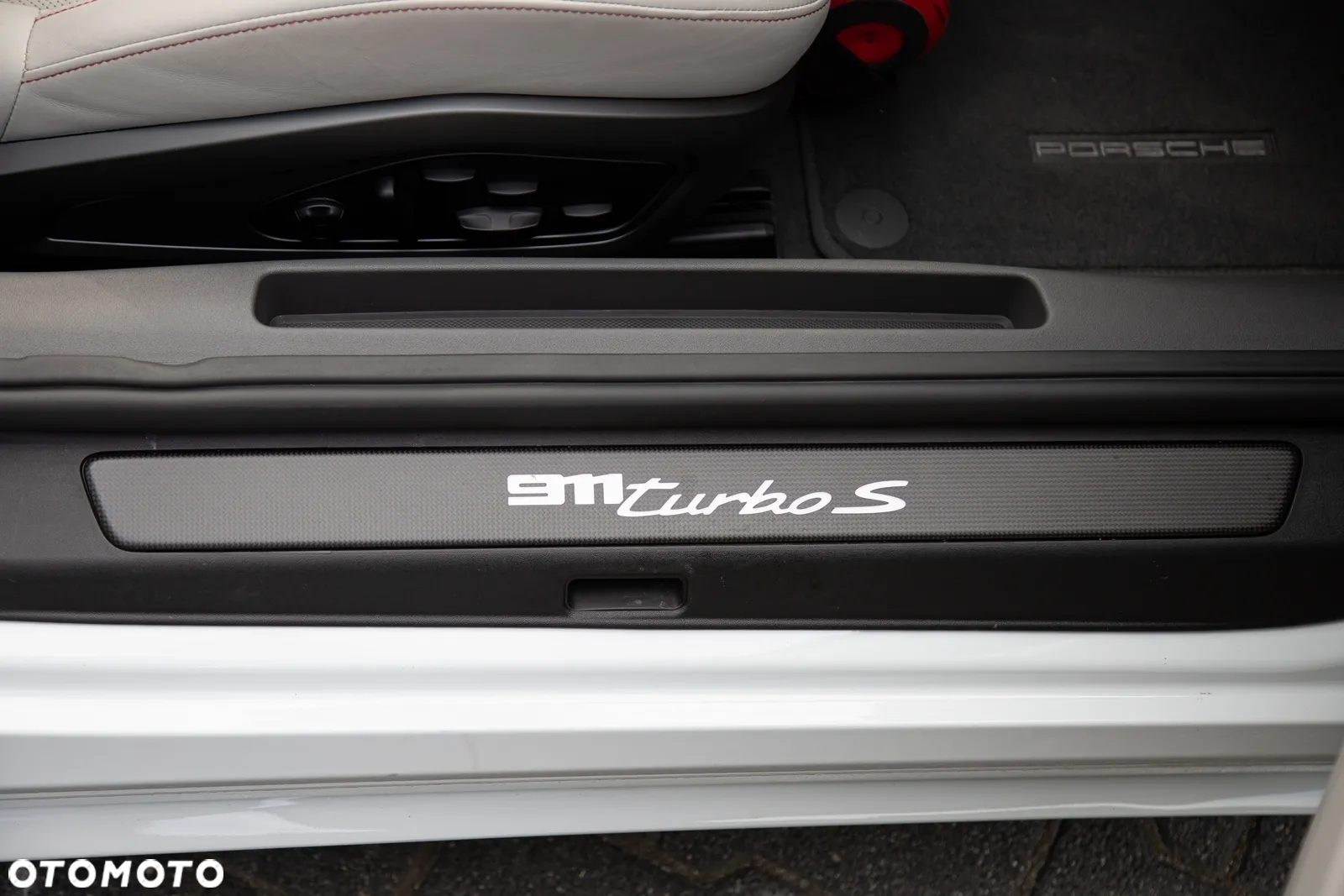 Porsche 911 Carrera Turbo S Cabrio - 17
