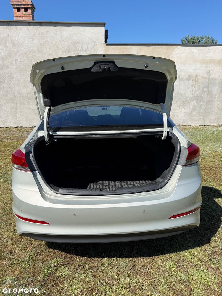 Hyundai Elantra 1.6 Comfort - 7
