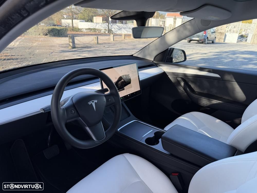 Tesla Model Y Long Range Dual Motor AWD - 8