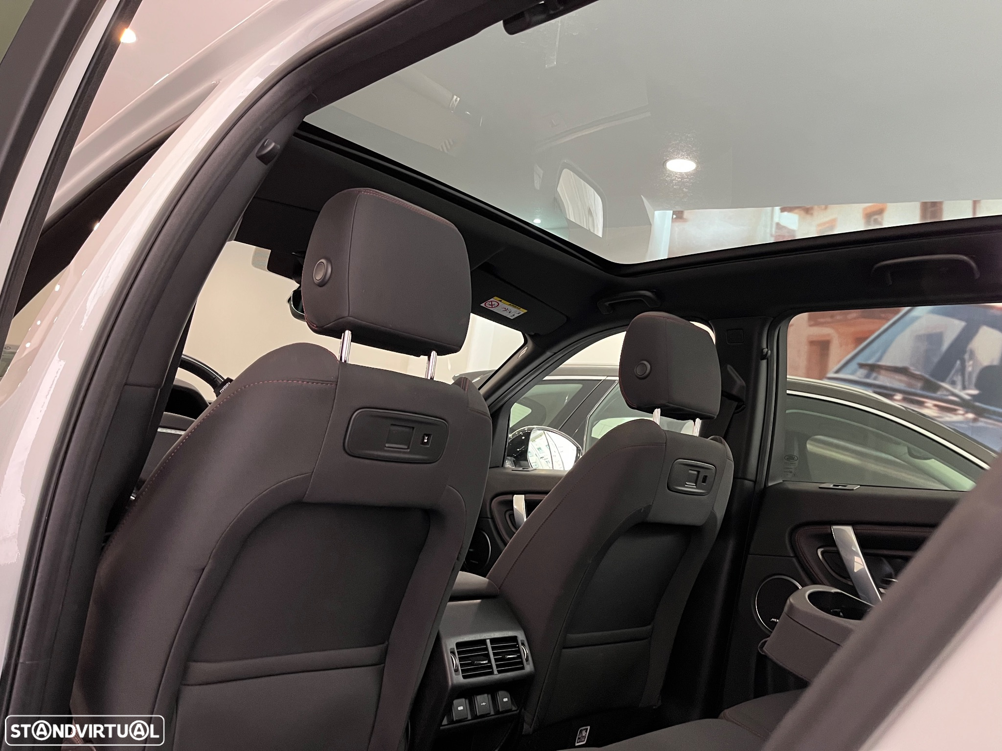 Land Rover Discovery Sport 1.5 I3 P300e AWD R-Dynamic - 14