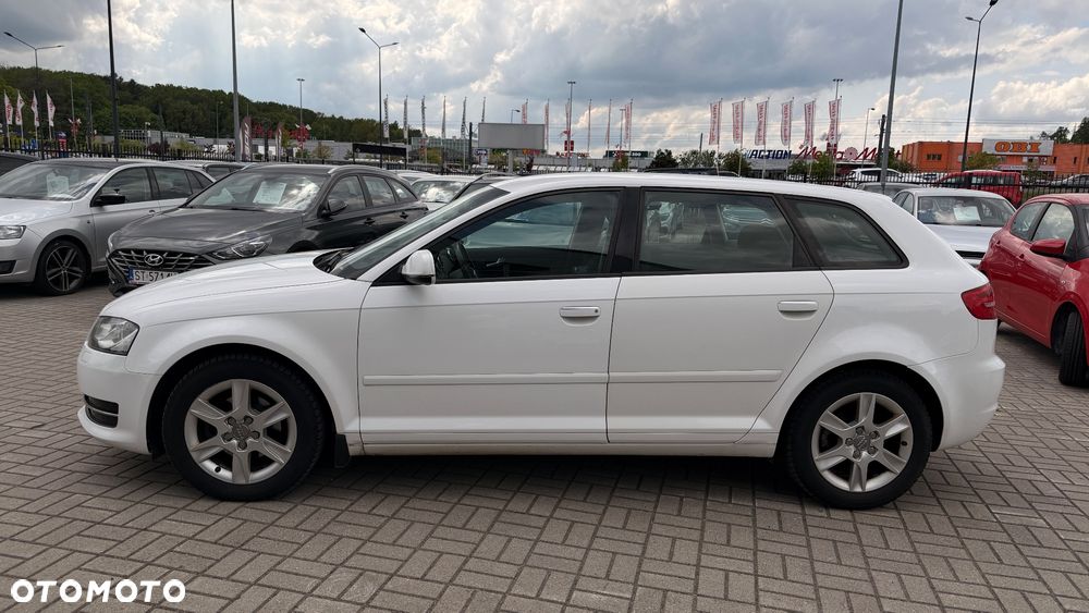 Audi A3 Sportback 1.6 TDI DPF Attraction - 10