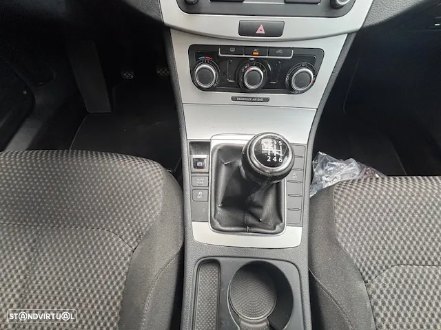 VW Passat 1.6 TDI BlueMotion - 37