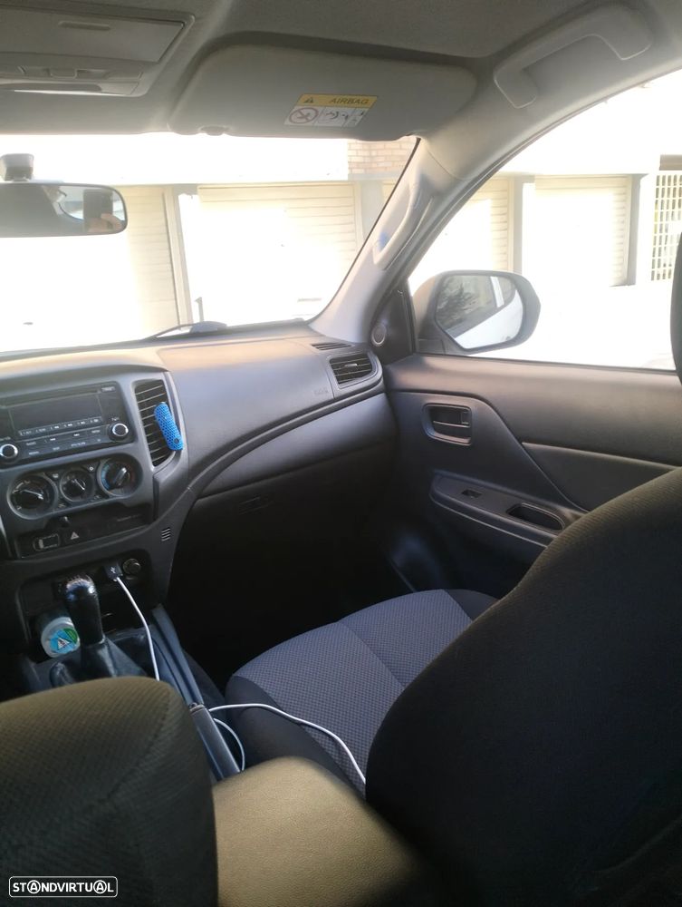 Mitsubishi L200 2.3 DI-D Space Cab Invite Strakar Look 4WD - 11