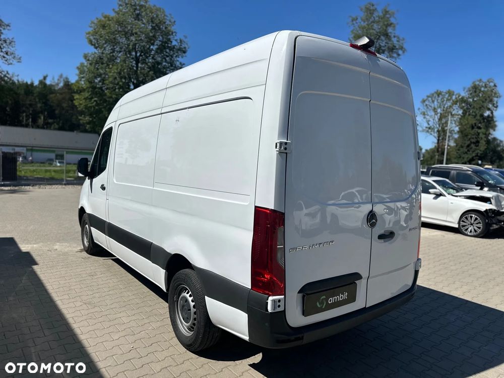 Mercedes-Benz Sprinter - 4