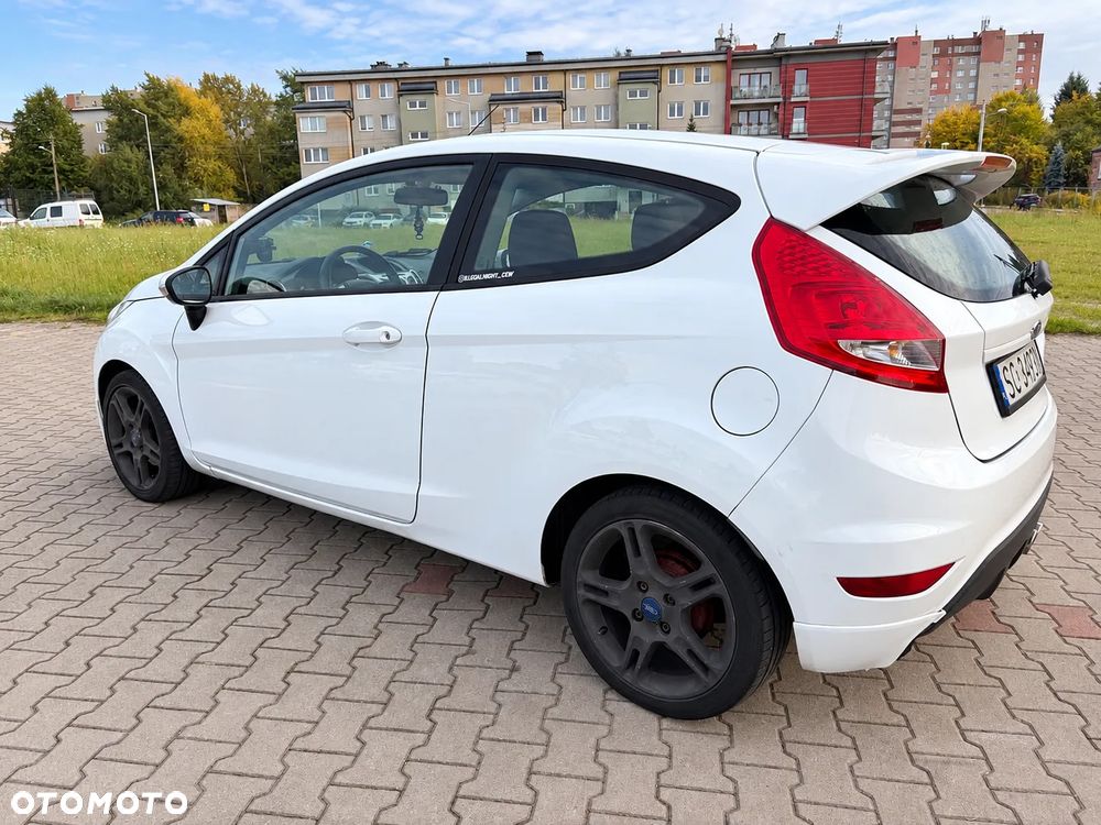 Ford Fiesta 2011 photo 3