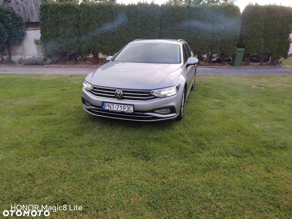 Volkswagen Passat - 1